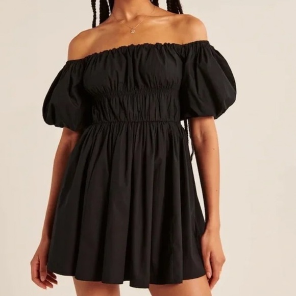 Abercrombie & Fitch Dresses & Skirts - Abercrombie & Fitch Black Off-Shoulder Dress